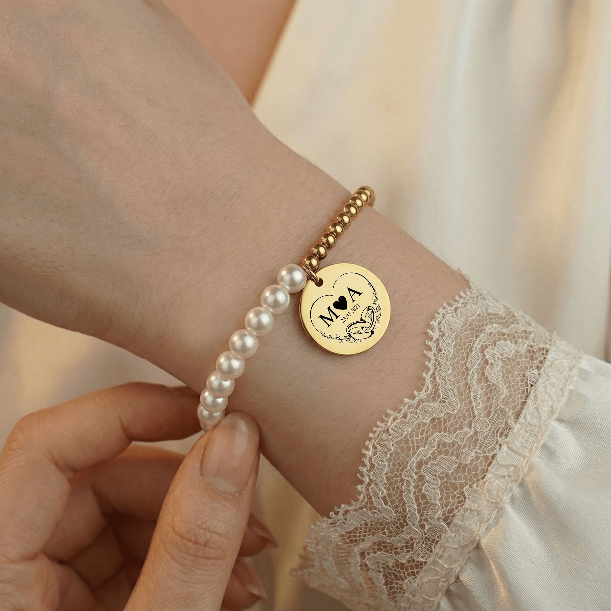 Premium Pearl & Gold Coin Bracelet: Customised message
